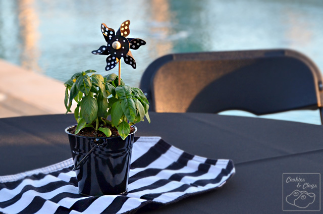 Black and white centerpiece