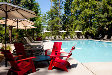 Evergreen Lodge Yosemite Pool Poolhouse Bar Hot Tub Labor Day