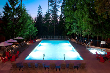 Evergreen Lodge Yosemite Pool Poolhouse Bar Hot Tub Labor Day