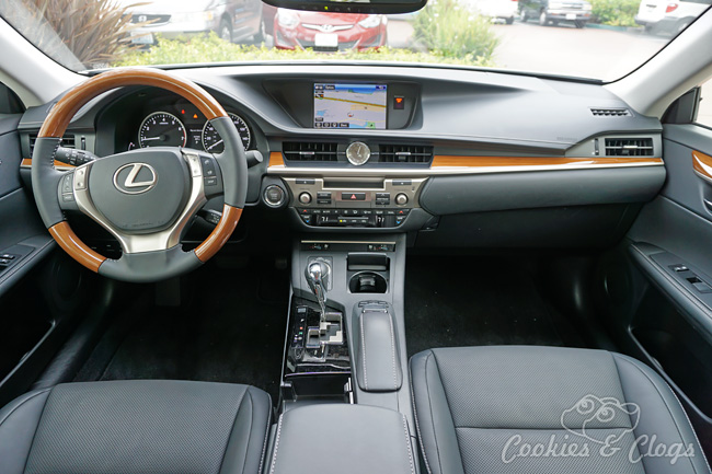 Cars | The 2015 Lexus ES 350 / ES350 is a slick and stylish luxury sedan that is perfect for seniors and business travelers. Includes a smooth ride but plenty of power. See full car review for more details.