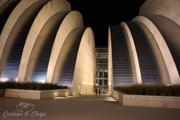 Travel | Missouri | I had no idea Kansas City, MO was such a great place to take your family on vacation. Here are 12 things to do with kids that we were able to same during our last trip – Kauffman Center.