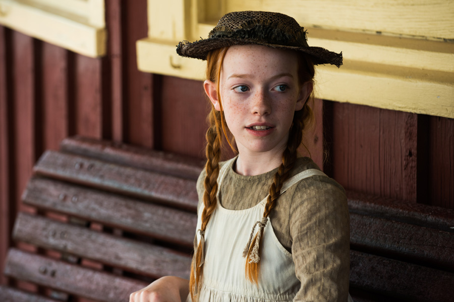 Cookies & Clogs | Anne with an E Review on Netflix and comparison with the Anne of Green Gables from the 80s.